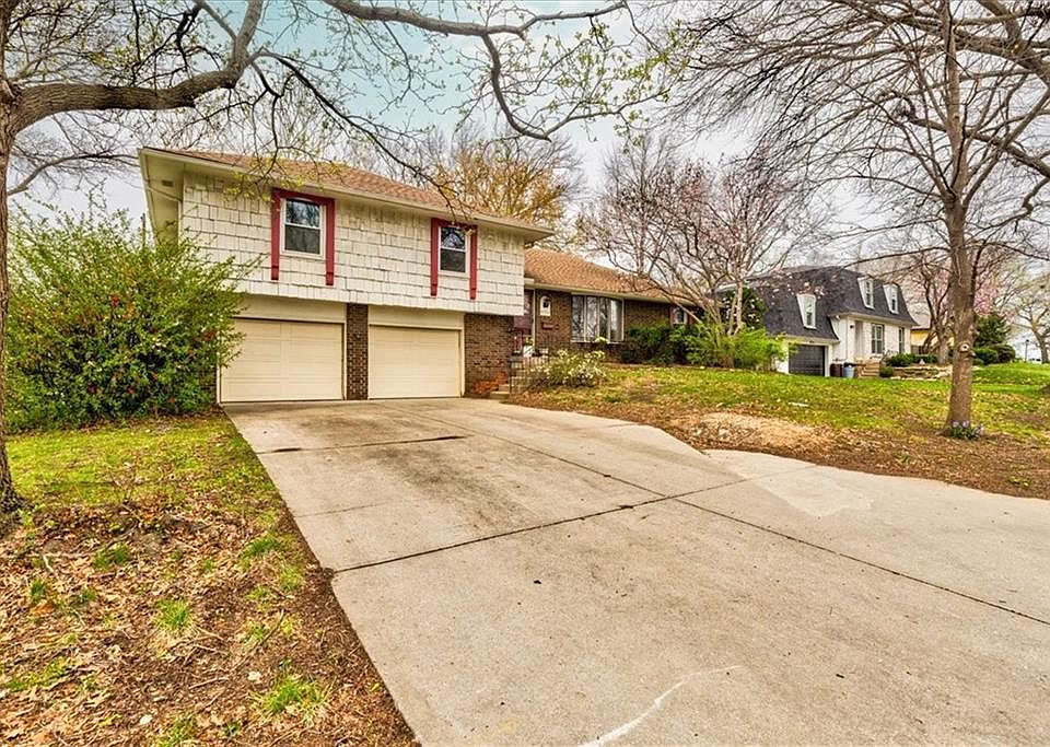 1st image of 9722 Woodland Ln