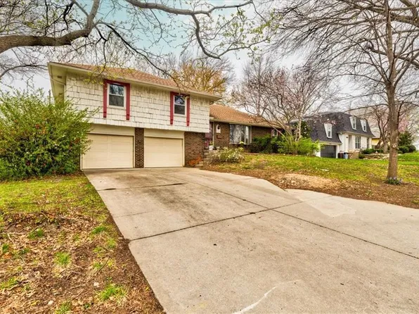 9722 Woodland Ln, Kansas City, MO 64131