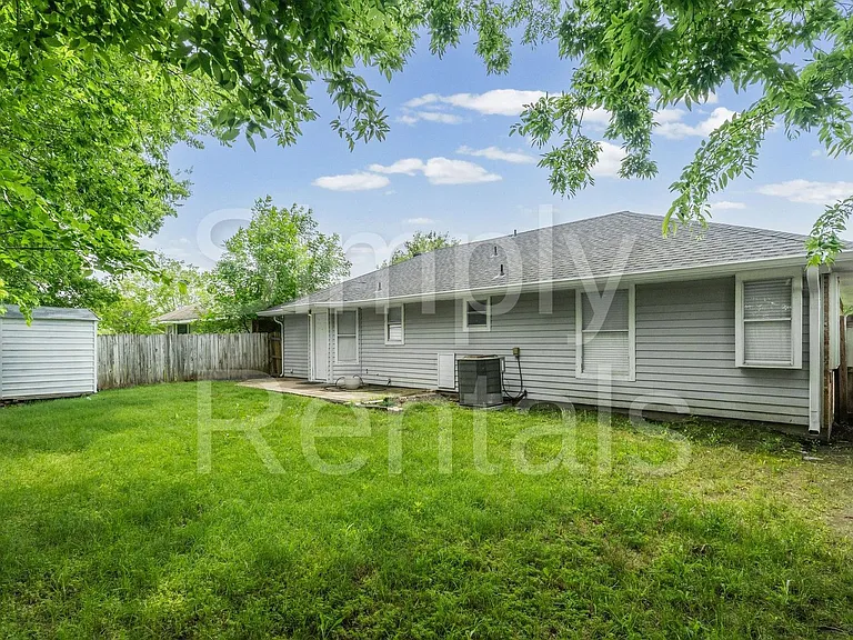 2504 Paul St — Photo 36