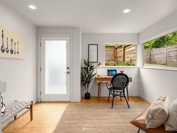 2nd image of 1437 S Jackson Pl
