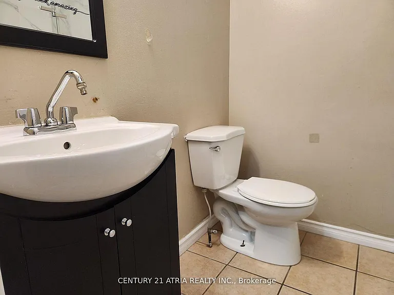 49 Lawrence Cres #BASEMENT — Photo 5