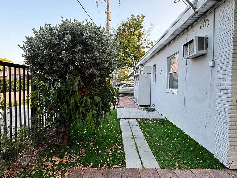 2690 SW 24th Ter #4 — Photo 3