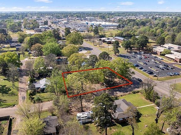 3rd image of 824 Arkansas Garland Blvd