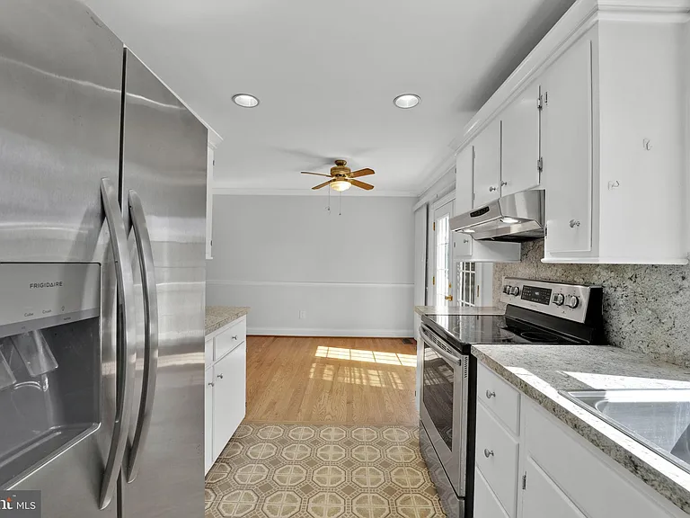 810 Wisteria Dr — Photo 31