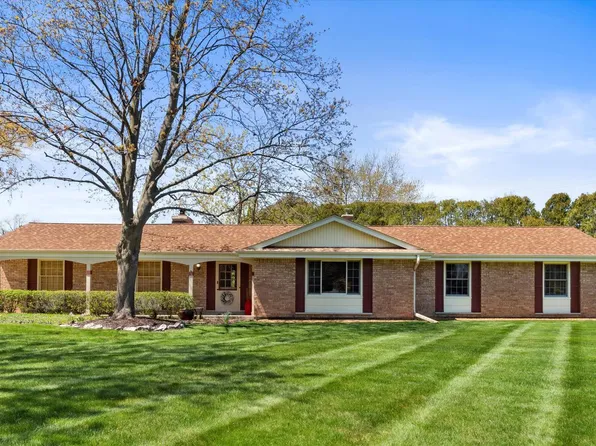 12210 North Ridge TRAIL, Hales Corners, WI 53130