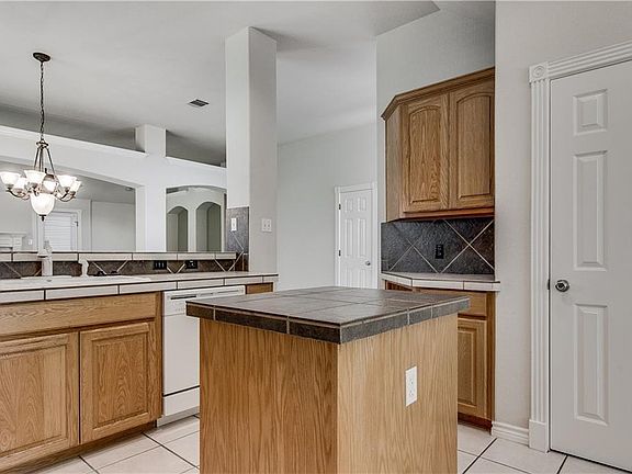 5th image of 2900 Flower Hill Dr
