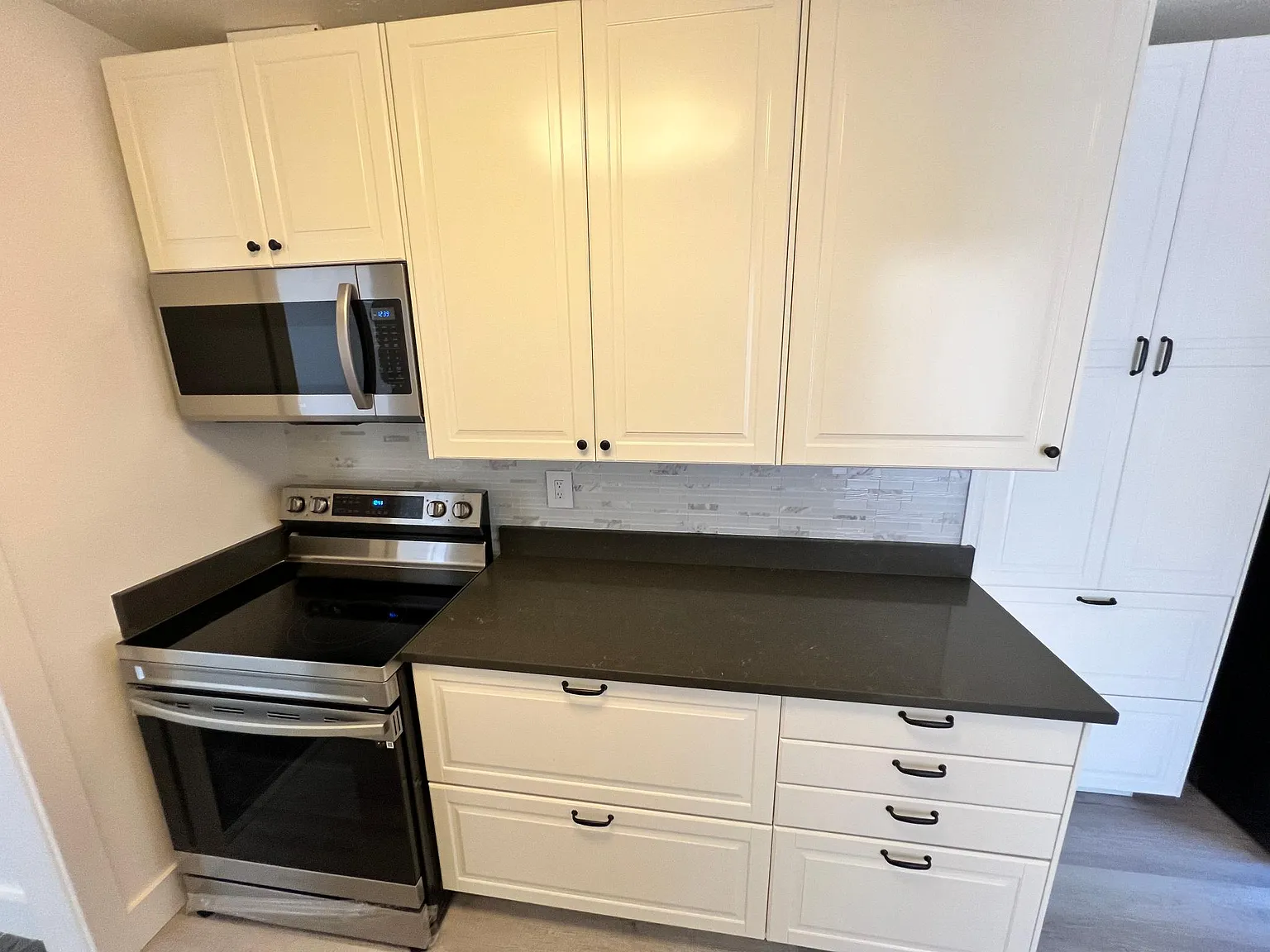 765 7th Ave — Photo 3