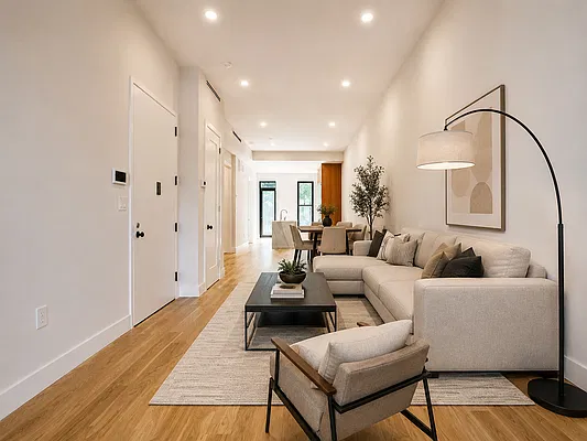 Living room, photo 2