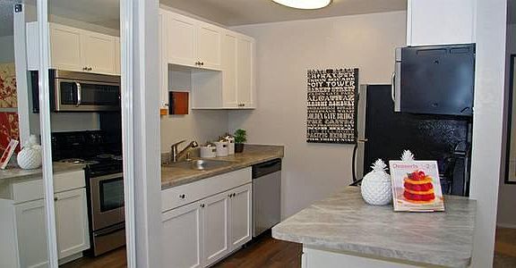 4th image of 1080 Saint Francis Blvd