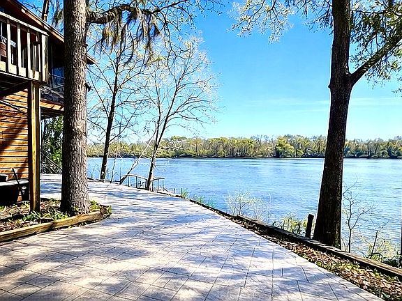 2nd image of 918 River Rd