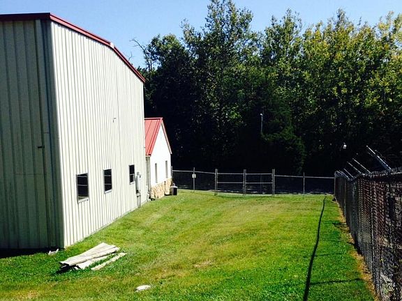 3rd image of 505 Dutch Valley Dr