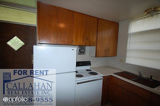 3rd image of 4306 N Locust St