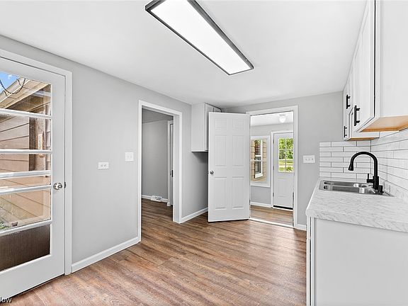 3rd image of 4016 Victory Ave