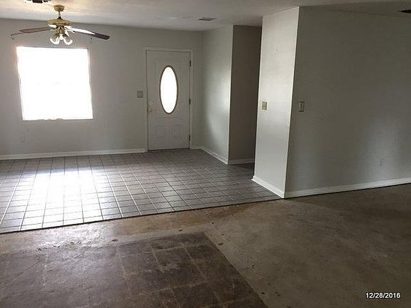 3rd image of 724 Mayflower Ave