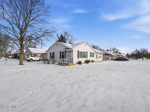 2nd image of 594 Douglas Dr