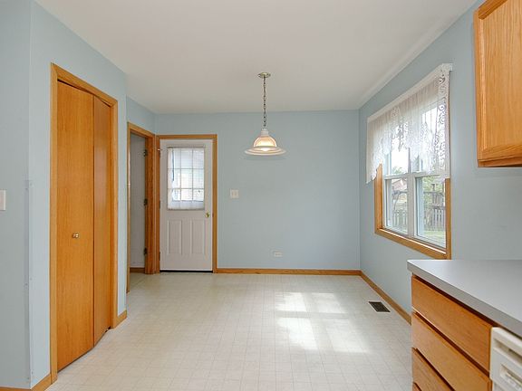 Kitchen Eating Area