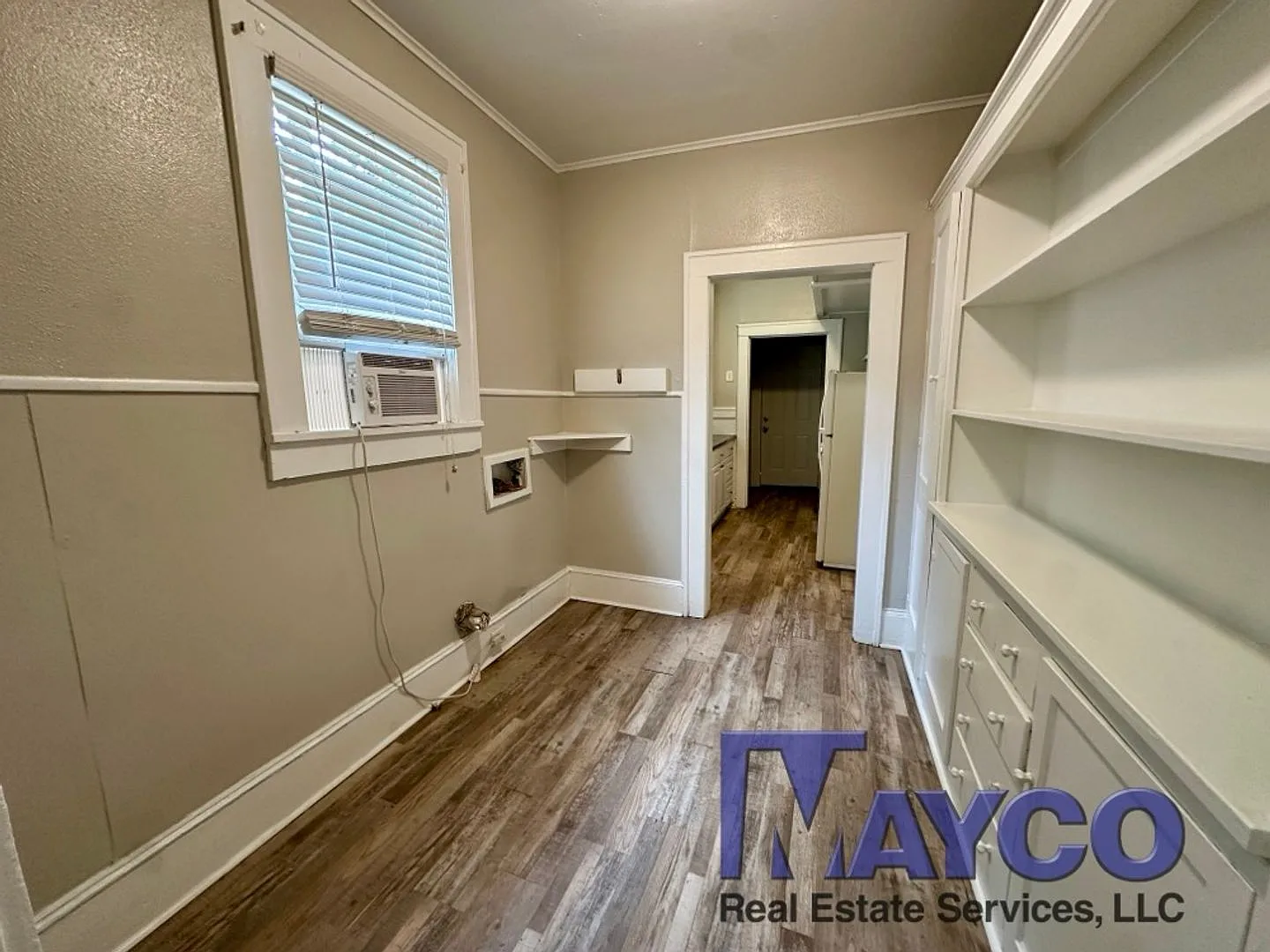 1054 Wilkinson — Photo 4