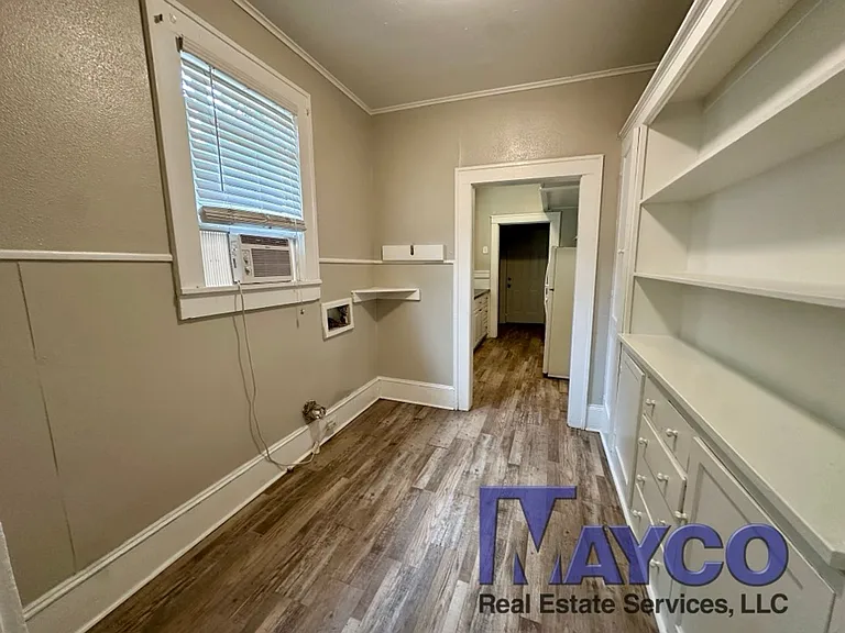 1054 Wilkinson St — Photo 4
