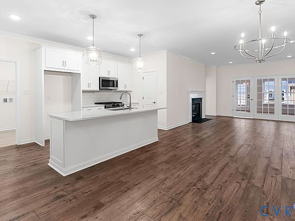 5th image of 6703 Blue Iris Ln