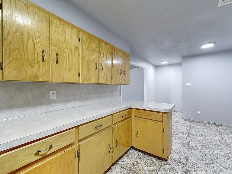 6402 Santos St — Photo 11