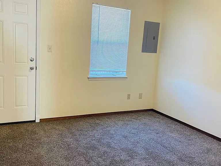 822 Windwood Dr #2 — Photo 7
