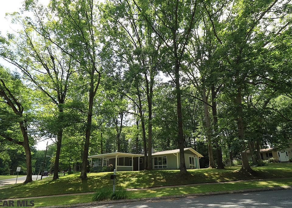 1st image of 1892 N Oak Ln