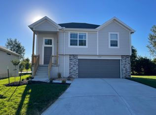 21807 Southcreek Rd, Peculiar, MO 64078