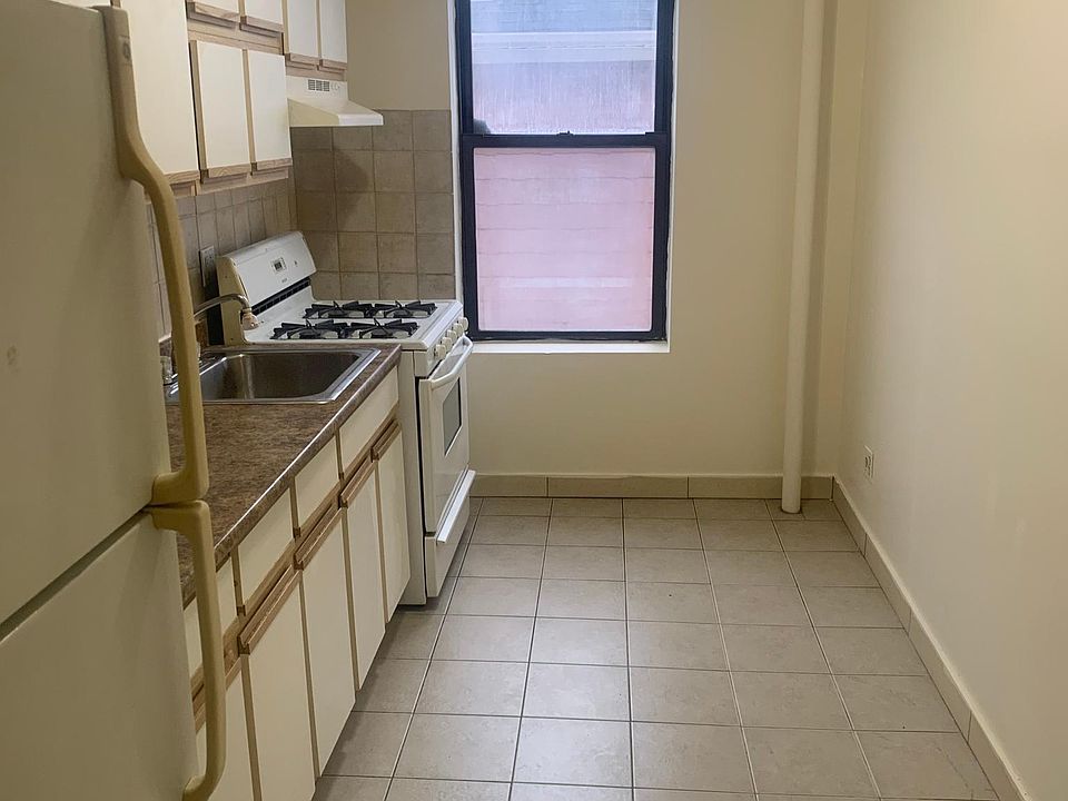1st image of 16009 Sanford Ave