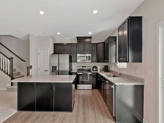 4th image of 1169 Riverbrook Dr