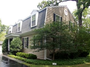 326 E Scranton Ave, Lake Bluff, IL 60044