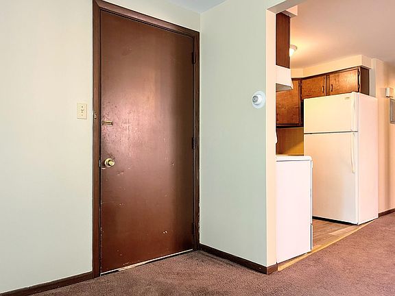 4th image of 216 Robert Dr #4