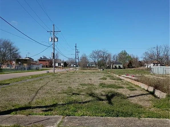 2300 Alabo St, New Orleans, LA 70117