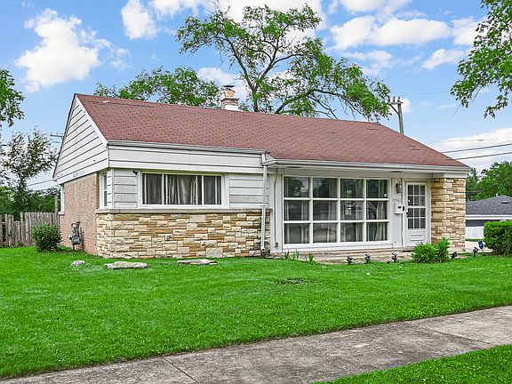 4th image of 17561 Sycamore Dr