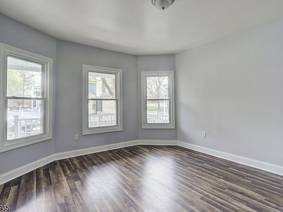 3rd image of 64 New St