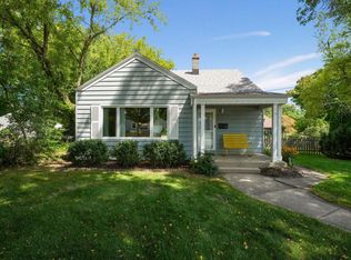 374 E Gauer Cir, Milwaukee, WI 53207