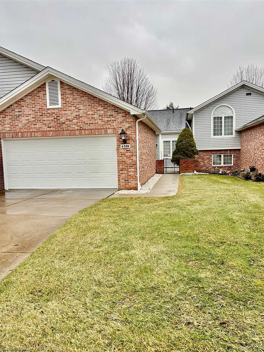 6320 Squire Lake Dr photo 1