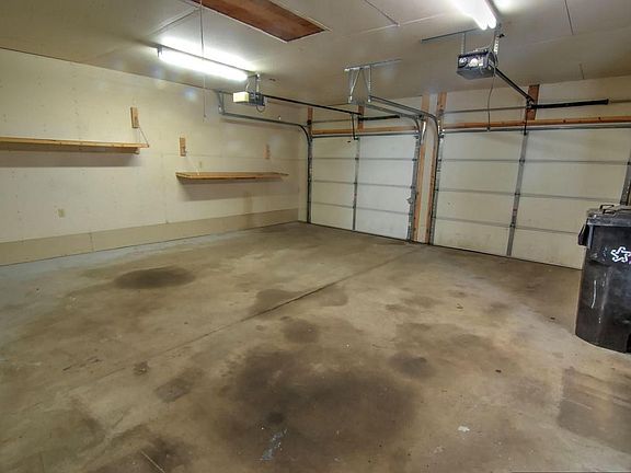 4th image of 2563 Locust Ln