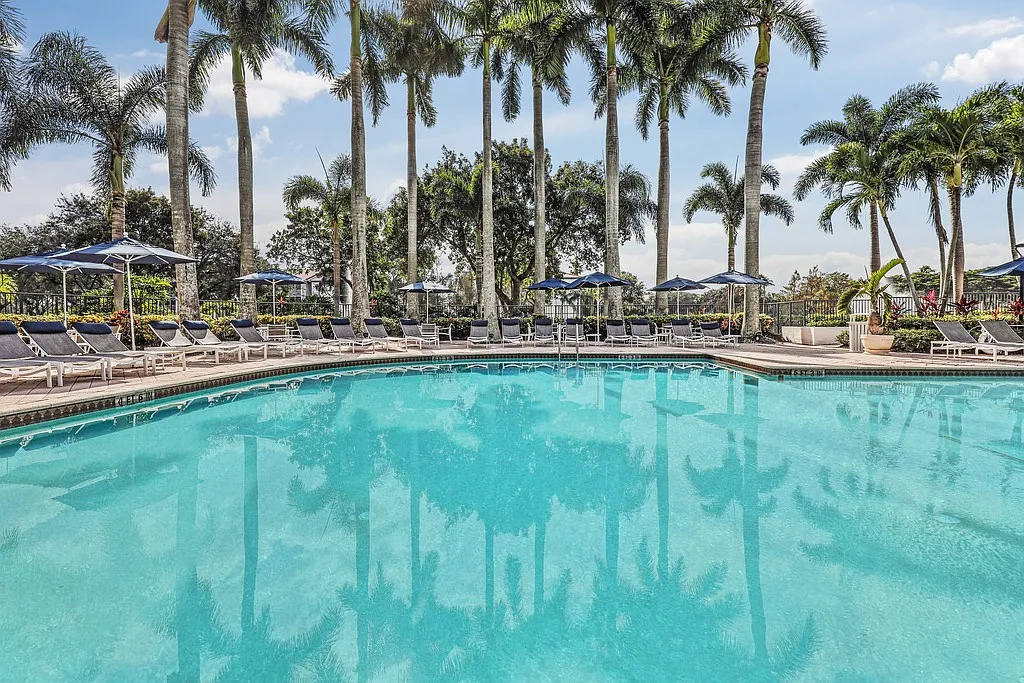 The Cove at Boynton Beach Apartments — Photo 2