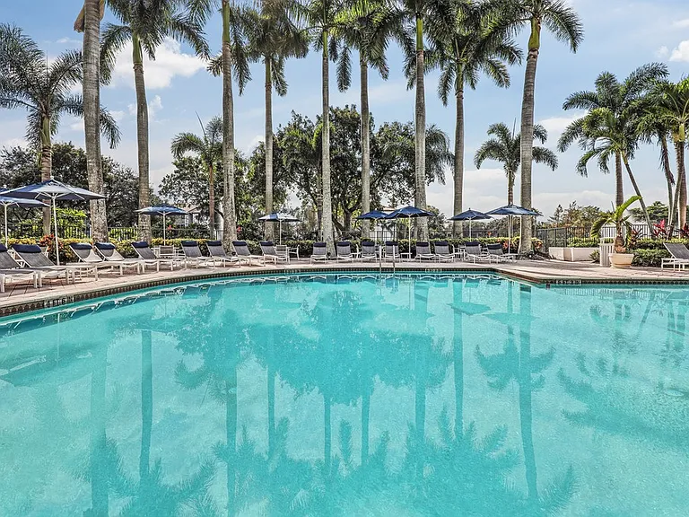 The Cove at Boynton Beach Apartments — Photo 2