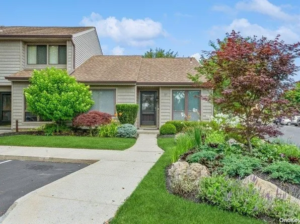 57 Stanford Court #57, Wantagh, NY 11793