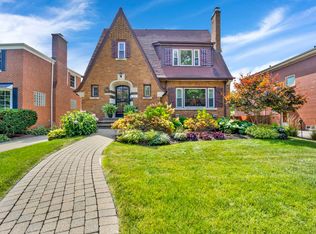 391 Blythe Rd, Riverside, IL 60546