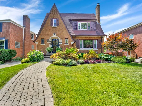391 Blythe Rd, Riverside, IL 60546