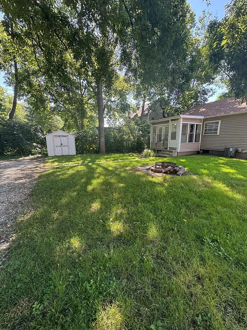 3BR Close to Campus with Free Parking, Washer/Dryer Provided, Unfinished Basement, & Fire Pit! — Photo 2