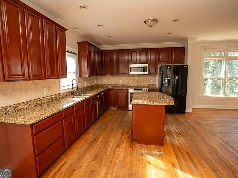 901 Custer Ave SE — Photo 10