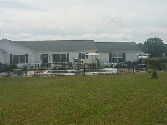 Ranch house on 2.4 acres
