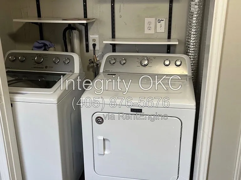 547 E Grumman Dr — Photo 24