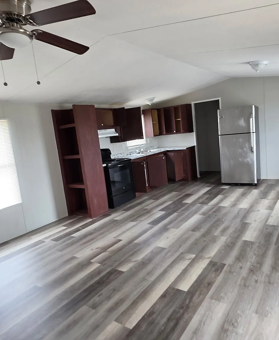 3 bed, $850 — Photo 1