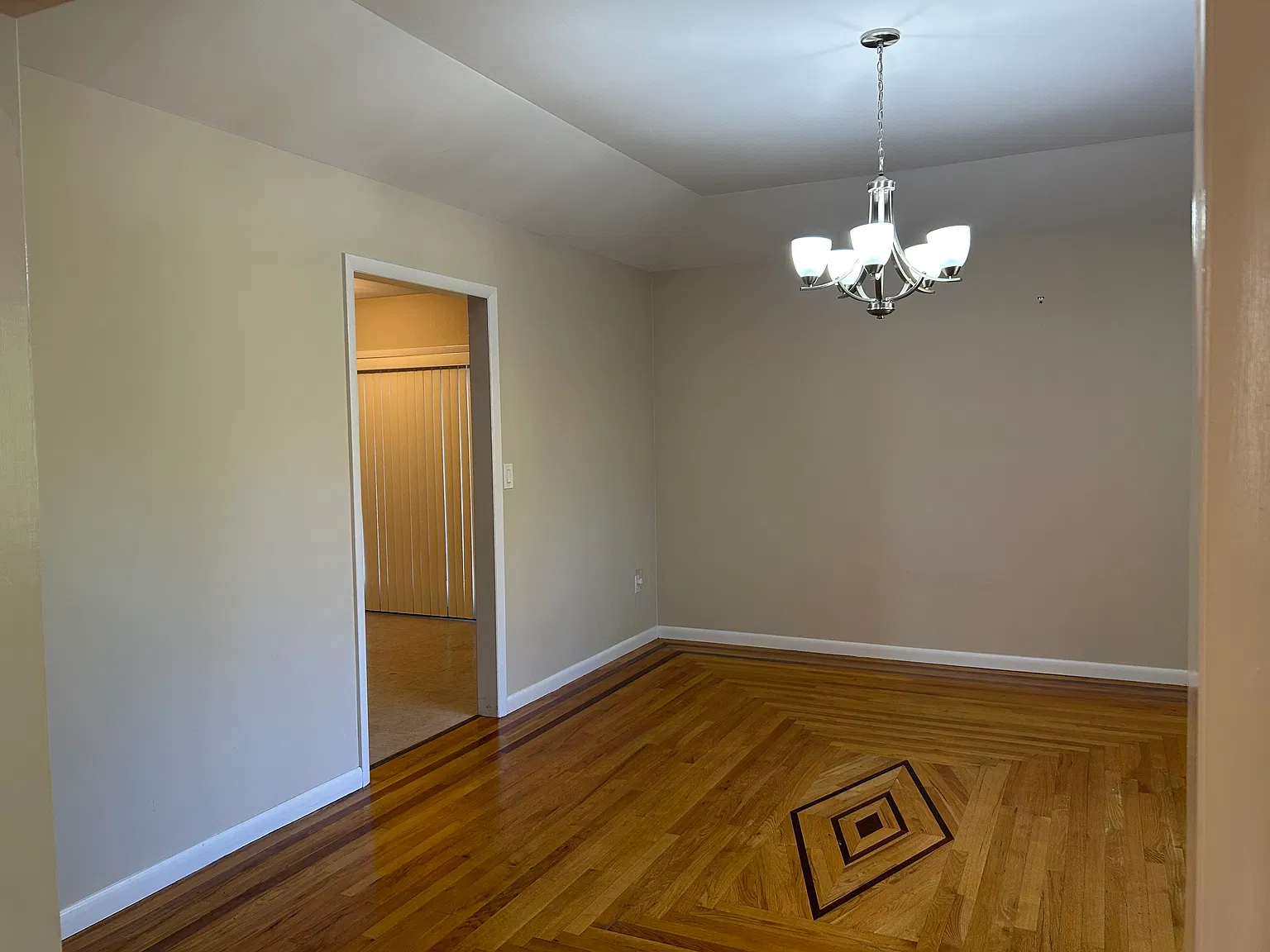 6 bed, 2202 sqft, $5,000 — Photo 4