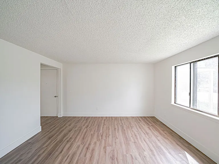 675 Garfield St — Photo 2