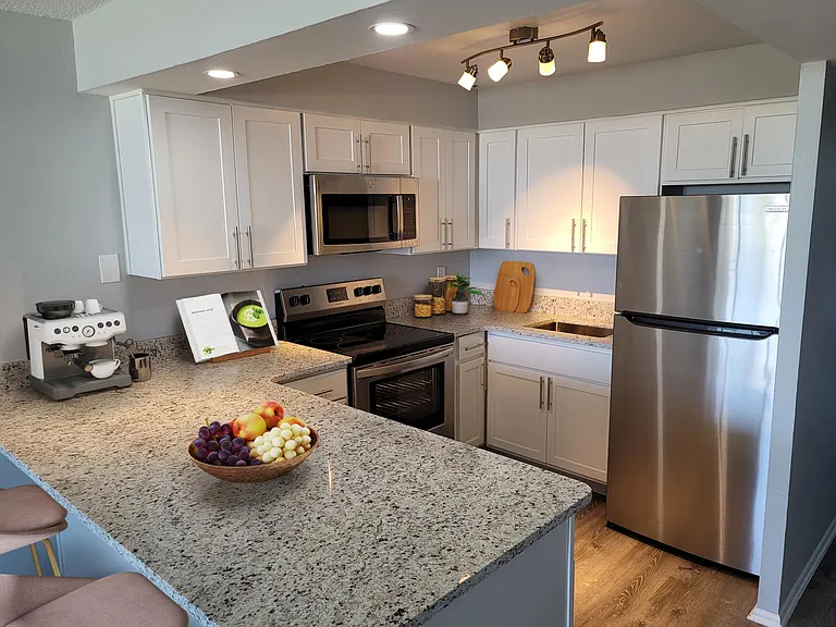 Atlantic Surf Apartments - One Bedroom Kitchen